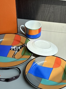 Low Priced Luxury Elegant Eco-Friendly 4-Piece Bone China Dinner Plates and Set - Product Image 6