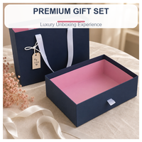 Boîte cadeau mate marine avec tiroir et sac de courses, ruban satiné blanc, doublure rose poudré, gaufrage, réutilisable, fournisseur en gros