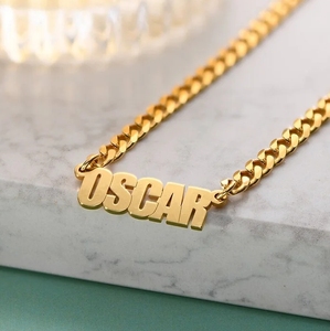 Inspire Jewelry - Collar <span class=keywords><strong>con</strong></span> Nombre Personalizado en Acero Inoxidable Chapado en Oro <span class=keywords><strong>de</strong></span> 18K, Cadena Gruesa <span class=keywords><strong>con</strong></span> Nombre Personalizado y Cadena Cubana para Mujer - Product Image 3
