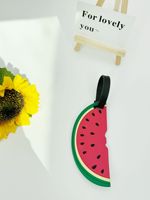 Gantungan kunci karet PVC lembut grosir dalam bentuk buah label bagasi stroberi tempat kartu bisnis tag ID untuk koper