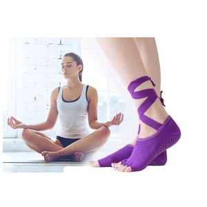 <span class=keywords><strong>Chaussettes</strong></span> de danse <span class=keywords><strong>antidérapantes</strong></span> pour femmes, vente en gros, <span class=keywords><strong>chaussettes</strong></span> de yoga à bout ouvert, <span class=keywords><strong>chaussettes</strong></span> de ballet et de pilates avec grip et ruban - Product Image 1