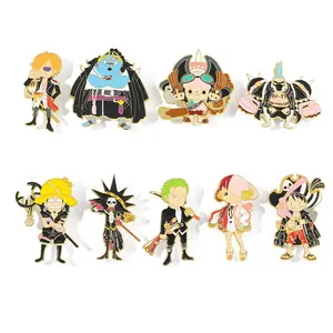 Accesorio de joyería de Metal de alta calidad dibujos animados Anime una pieza Luffy Zoro broche colgante decoración tela sombrero alfileres insignias ornamento