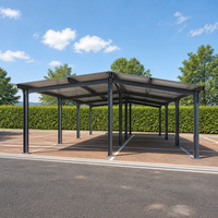 Abri de stationnement double rangée avec îlot central, structure en acier galvanisé, pour usage logistique