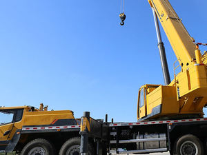Grue de camion fiable TC80C4, 25,1 m, capacité de 8 500 kg, moment de levage de 320 kNm pour les opérations générales - Product Image 2