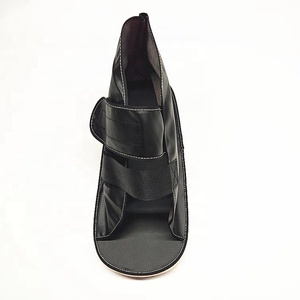 Водонепроницаемые медицинские ботинки с застежкой на крючки и петли, размеры м - Product Image 1