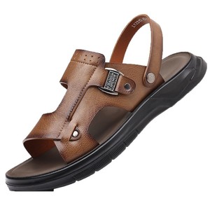 Sandales à lanières en T pour hommes, cuir marron, motif uni, bout ouvert, semelle extérieure en caoutchouc antidérapante, décontractées, pour la plage, logo gravé, fabriquées au Vietnam - Product Image 5