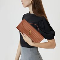 Tas Selempang Wanita Kulit Domba Lembut Tahan Lama, Portabel, Multi-saku, Desain Anti Air