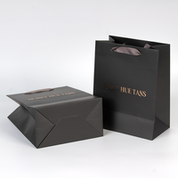 Sacs shopping en papier kraft noir avec poignée personnalisée, impression offset, cordon de serrage, carton ivoire, ruban pour chaussures et vêtements, sacs cadeaux