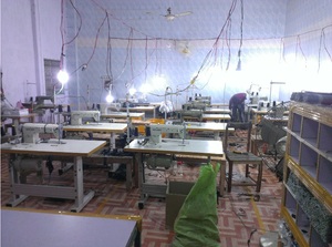 ชุดกiltผู้ชายดีไซน์โดดเด่นและทันสมัย ปรับขนาดได้ พร้อมสายโซ่ถอดออกได้ สีตามสั่ง สำหรับแฟชั่นที่เหมาะกับผู้ที่ชื่นชอบ BDSM และ Kink - Product Image 4