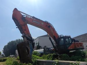 Excavadora de cadenas Doosan DX520 original pintada, fabricada en Corea del Sur, certificada por la EPA, con motor de 265KW, capacidad de cazo de 2.2m3, EURO5 - Product Image 2