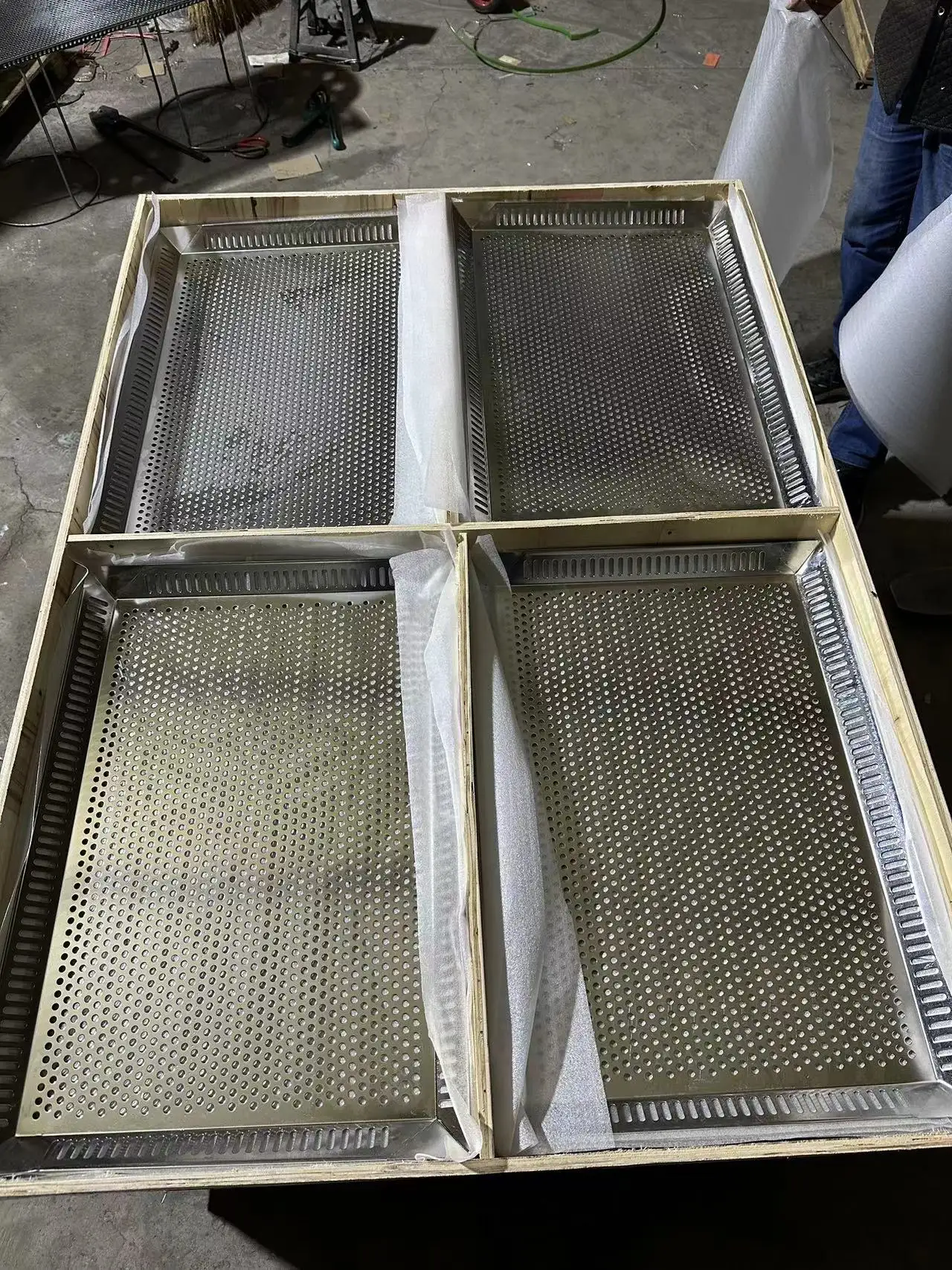 Custom-made Food drying tray 201 304 316 stainless steel metal wire mesh tray for baking and dehydration