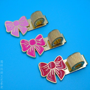 Pinzas para corbatas de metal con diseño de lazo rojo esmaltado de 45 mm para papelería y uso casual - Product Image 4