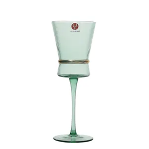 2023白赤ワイン水用の新しいデザインのユニークなヴィンテージソリッドグリーンリブゴールデンベルトガラスゴブレット