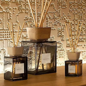 Aikun Low MOQ Quick Turn Ecommerce OEM Sandalwood 30 Day 100ml Square Glass <b>Reed</b> <b>Diffuser</b> Kraft Gift Box Set For Sunlit Shelf - Product Image 2