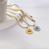 Collier Bowei avec pendentif rond en zircon carré en acier titane plaqué or 18 carats