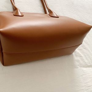 Mivor New Classic Fashion Custom Logo Waterproof PU Leather Large Capacity <b>Beach</b> Daily Use Women's Shoulder Zipper Polyester - Product Image 4