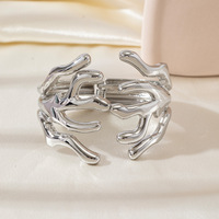 Nouveauté 2027 Bijoux de mode minimalistes Bracelet manchette ouverte asymétrique torsadé motif branche de corail pour Femme