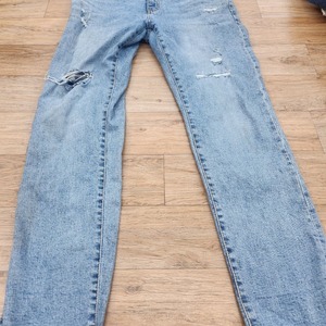 PETERPAN Ropa Usada Seleccionada, Servicio de Exportación Confiable, Varios Tamaños Premium para Mujer y Niña, Jeans Usados de Alta Calidad - Product Image 1