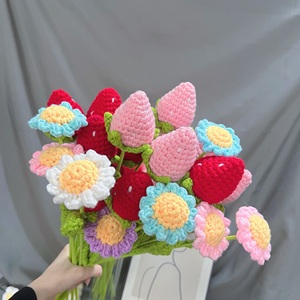 ของขวัญวันวาเลนไทน์น่ารัก ช่อดอกไม้ถักไหมพรม ของขวัญวันเกิดแฮนด์เมดสุดสร้างสรรค์ ดอกสตรอว์เบอร์รีโครเชต์ - Product Image 6