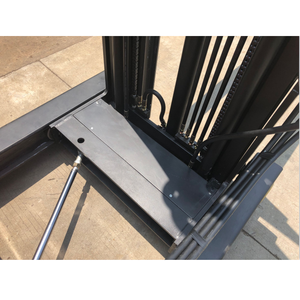 NINGBO EVERLIFT 1,5 T Camión de alcance eléctrico Apilador certificado CE 6m Altura de elevación Almacén Pasillo estrecho Manejo de materiales - Product Image 6