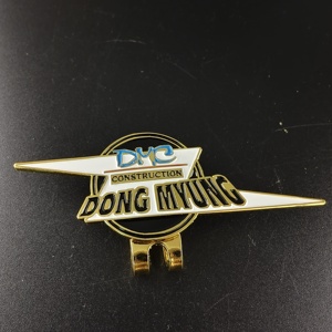 Clip magnétique pour casquette de <span class=keywords><strong>golf</strong></span> et marqueur de balle plaqué or durable avec design de marque personnalisé pour les golfeurs professionnels - Product Image 1