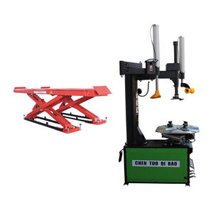 Elevador de Tijera Hidráulico CHEN TUO CT608 con Plataforma Roja y Base Verde, Diseño de Doble Cilindro para Servicio Automotriz - Product Image 1