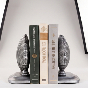 ที่วางหนังสือโลหะตกแต่งลายขนนก ดีไซน์หรูหรา สำหรับจัดระเบียบโต๊ะทำงาน บ้าน สำนักงาน ห้องสมุด ตกแต่งภายใน - Product Image 1