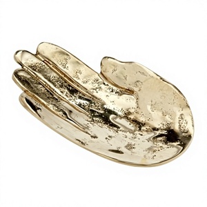 Cuenco Decorativo de Lujo en Forma de Mano, de Latón Moderno y Ecológico, Hecho a Mano, para Frutos Secos, en Oferta - Product Image 1