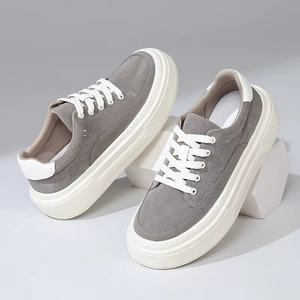 Zapatillas de skate vintage grises de lona, zapatos casuales con ribete blanco de dos tonos, suela de plataforma gruesa antideslizante de varias capas, zapatos para hombre - Product Image 2
