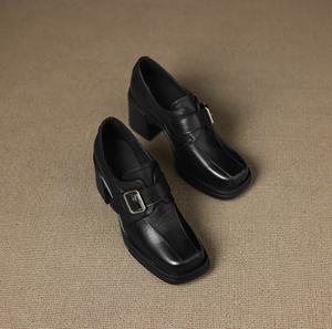 Bottines Chelsea pour femmes en cuir de vachette de créateur, à bout pointu, avec fermeture éclair, doublure en peau de mouton, talon compensé, style western, automne-hiver - Product Image 1