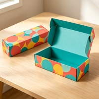 Boîte d'expédition en carton ondulé légère avec logo personnalisé pour boutique de vêtements en ligne