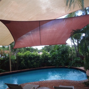 Telo Ombreggiante Rettangolare Rosso su Misura - Telo Parasole in HDPE con Bordi Rinforzati per Patio e Giardino - Product Image 1