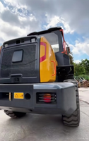 Capacité du bac de 3 mètres cubes, Chargeur frontal, 3,5 tonnes, Moteur diesel de 92 kilowatts, Bras d'entraînement long J-long