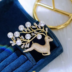Broche de Ciervo Navideño con Incrustaciones de Circonio Japonés y Coreano 2025, Broche de Flor para el Pecho, Broche para Parejas, Accesorio para Transmisión en Vivo, Nueva Moda - Product Image 2