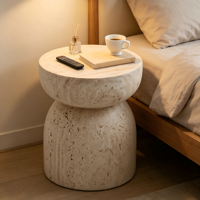 Tabouret d'appoint en marbre beige de luxe en forme d'heure de pointe. Table d'appoint élégante, durable, mobile, de style organique moderne, sculpture décorative pour salon