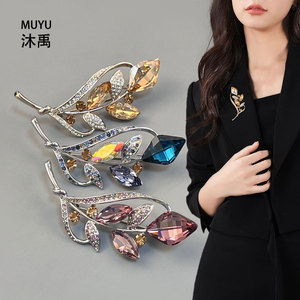 Crystal Botanical Brooch Women's Zinc Alloy Flower Shape Party Jewelry Claw Setting XC06980 - Product Image 2