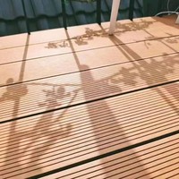 Plancher en WPC de style moderne, écologique, à faible entretien, esthétique, géométrique, ignifuge, imperméable et résistant à l'humidité pour les espaces extérieurs