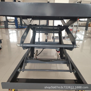 Plataforma elevadora de tijera hidráulica manual de 1000x1600 mm con pedal de acero para operación, ideal para logística de almacén y reparación de vehículos. - Product Image 4