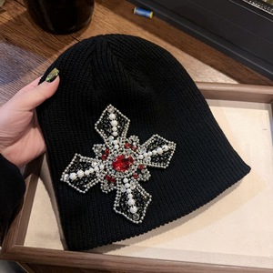 Gorro de Punto con <span class=keywords><strong>Cruz</strong></span> de Pedrería Hecho a Mano de Lujo Yihaoyi para Mujer, Gorro de Invierno Cálido, Gorra de Diseñador, Moda Urbana - Product Image 2