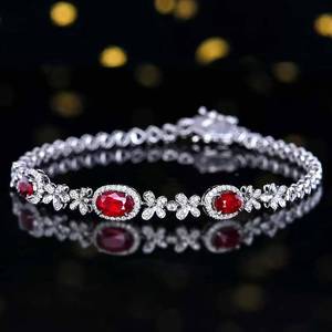 Pulsera de lujo SGARIT de oro macizo de 18 quilates con rubí color sangre de paloma sin calentar de 1.4 quilates y diamantes engastados lateralmente, joyería fina para bodas y fiestas. - Product Image 2