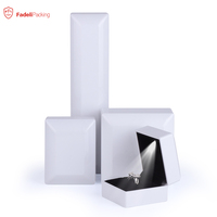 FADELI PACKING - Boîte d'emballage de bijoux de luxe avec éclairage LED, logo personnalisé, boîtes à bagues de haute qualité, éclairage LED, vente en gros d'usine, PC