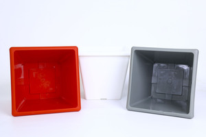 Vente en gros de pots de plantes carrés en plastique de 3 couleurs, design conique, surface lisse, gris, blanc, orange, pour jardin, balcon, taille 28 cm - Product Image 4