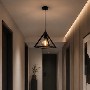 Luminaire suspendu en verre ambré avec globe en métal noir mat de qualité supérieure, style pyramide industrielle - Product Image 1