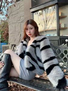 <span class=keywords><strong>Cappotto</strong></span> Corto Casual da Donna in Finta Pelliccia di Volpe per Autunno Inverno Nuovo Design Stampa Zebrata Collo Tondo Capospalla - Product Image 3