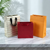 Sacs cadeaux de luxe en carton ivoire de haute qualité, écologiques et durables, avec poignée
