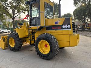 Cargadora de ruedas Komatsu WA100 usada, original de Japón, de segunda mano, pequeña, para construcción y agricultura. - Product Image 3