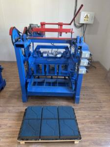La Máquina para Fabricar Ladrillos de Cemento Cape Verde 4-35 es un Producto Más Vendido, Ofrece Precios Bajos y Facilidad de Uso. - Product Image 4