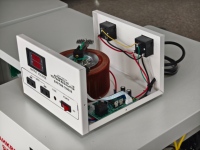 Régulateur/stabilisateur monophasé entièrement automatique en cuivre pur AC personnalisable 220V 1KW/2KW/3KW/4KW/5KW pour la maison
