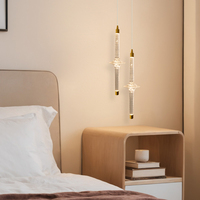 Luminaire suspendu moderne en cristal transparent cannelé avec disque étoilé pour hall d'entrée et escalier à haut plafond de prestige