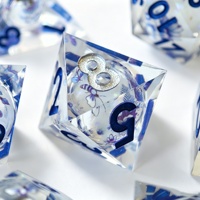 LuxeRoll – Ensemble de dés en résine faits à la main, cœur liquide, motif floral en porcelaine bleue et blanche, dés polyédriques pour jeux de table DND, personnalisables